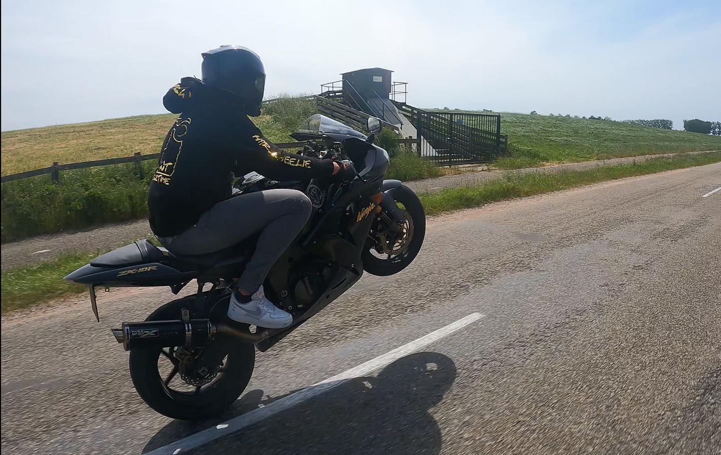 Mister @har_wheelie at work
#wheelie #wheelietime