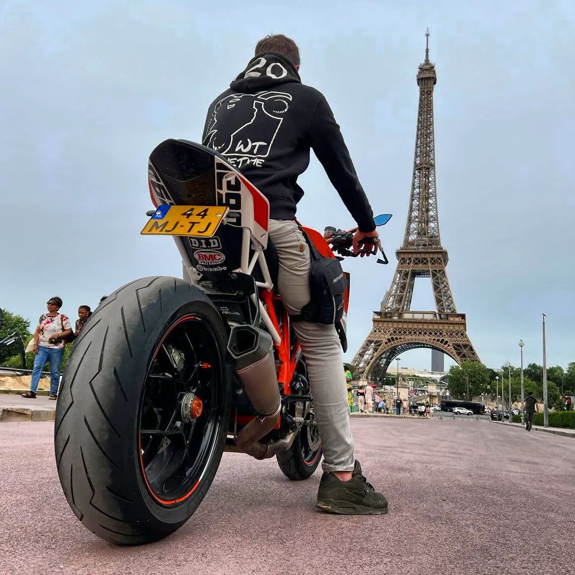 From Paris With Love...

www.WTwebshop.com
#WheelieTime #BikeLife
