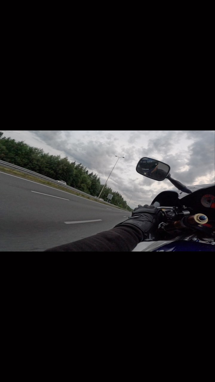 @stendewheeliemen cruising on the highway 🚀

#bikelife #fast #wheelie #foryou #wheelietime #dutchrideout #pompertlife